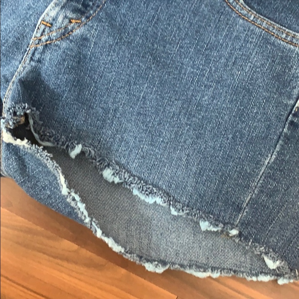 Levi’s Low stretch 519 cutoff Shorts - Picture 5 of 6